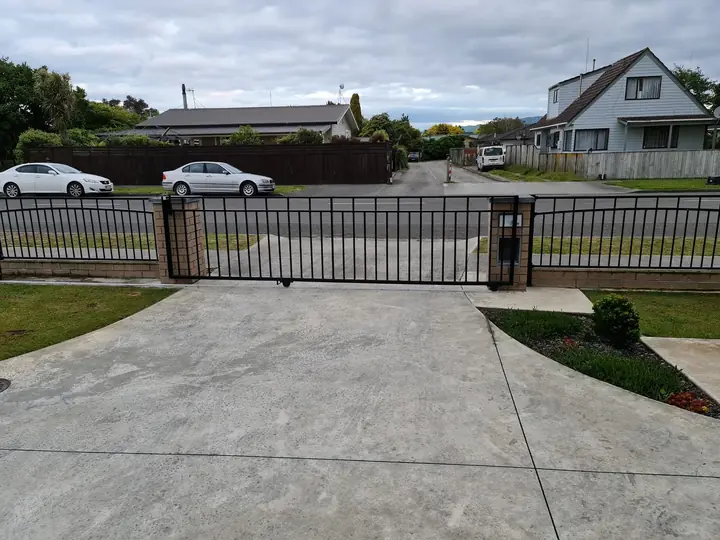 Driveway gate
